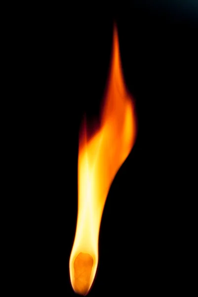 Fundo com m chamas de fogo no fundo preto — Fotografia de Stock
