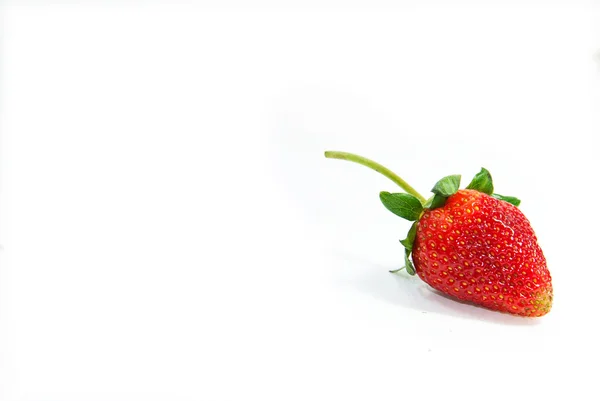 白い背景の上のイチゴ — ストック写真