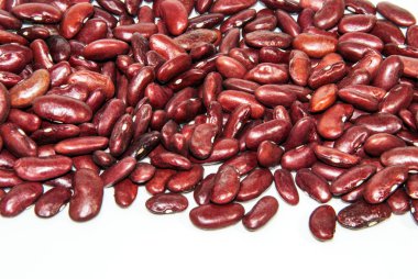 Beyaz bir arka plan üzerinde mercimek fotoğrafları.