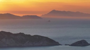 Korfu Adası, Yunanistan 'ın Rocky kıyı şeridi.
