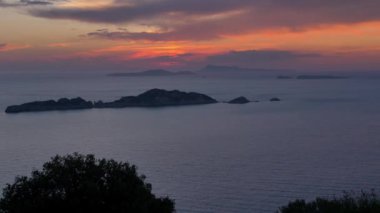 Korfu Adası, Yunanistan 'ın Rocky kıyı şeridi.