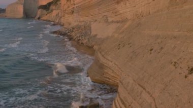 Korfu kıyı şeridi, Yunanistan 'ın kuzeyinde yüksek uçurumlar