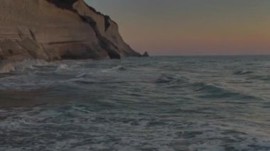 Korfu kıyı şeridi, Yunanistan 'ın kuzeyinde yüksek uçurumlar