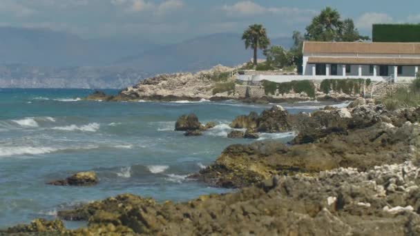 Felsige Küste der Insel Korfu, Griechenland.