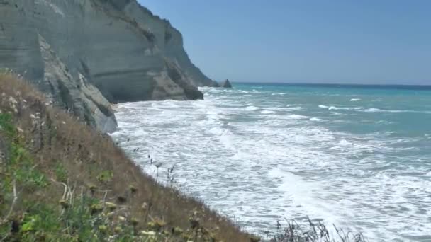Korfu Kıyı Şeridi Yunanistan Kuzeyinde Yüksek Uçurumlar — Stok video