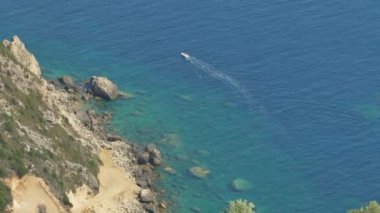 Korfu Adası, Yunanistan 'ın Rocky kıyı şeridi.