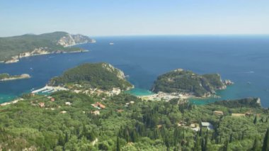 Korfu Adası, Yunanistan 'ın Rocky kıyı şeridi.