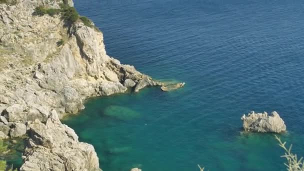 Korfu Kıyı Şeridi Yunanistan Kuzeyinde Yüksek Uçurumlar — Stok video