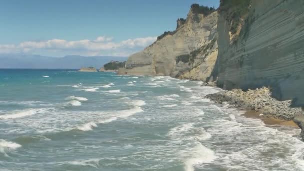 Korfu Küste, hohe Klippen im Norden einer Insel, Griechenland