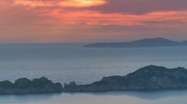 Korfu Adası, Yunanistan 'ın Rocky kıyı şeridi.