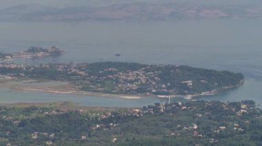 Korfu Adası, Yunanistan 'ın Rocky kıyı şeridi.