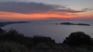 Korfu Adası, Yunanistan 'ın Rocky kıyı şeridi.