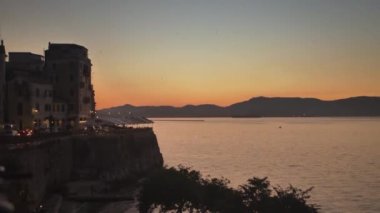 Sahilde gün doğumu, Korfu, Yunanistan