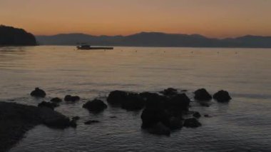 Korfu Adası, Yunanistan 'ın Rocky kıyı şeridi.