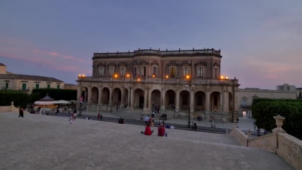 Sicilya Noto Panoraması Turistlerle Dolu Şehirde Akşam — Stok video
