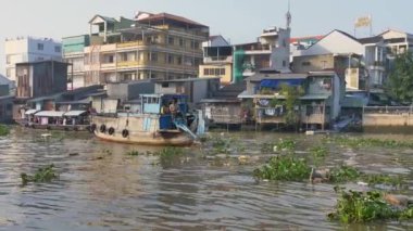 Vietnam 'daki Mekong Deltası. Teknenin manzarası. Cai Güney Vietnam 'da yüzen bir pazar olacak..