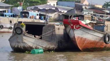 Vietnam 'daki Mekong Deltası. Teknenin manzarası. Cai Güney Vietnam 'da yüzen bir pazar olacak..
