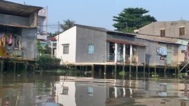 Vietnam 'daki Mekong Deltası. Teknenin manzarası. Cai Güney Vietnam 'da yüzen bir pazar olacak..