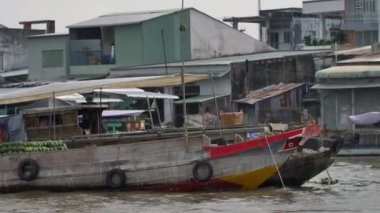 Vietnam 'daki Mekong Deltası. Teknenin manzarası. Cai Güney Vietnam 'da yüzen bir pazar olacak..