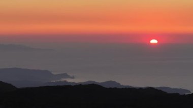 Korfu Adası, Yunanistan 'ın Rocky kıyı şeridi.