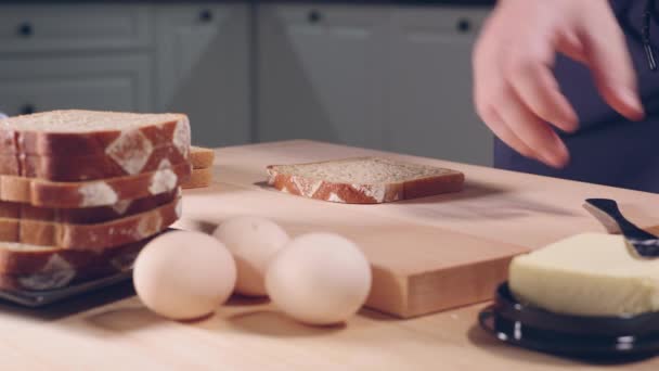 Espalhar Manteiga Uma Fatia Pão — Vídeo de Stock