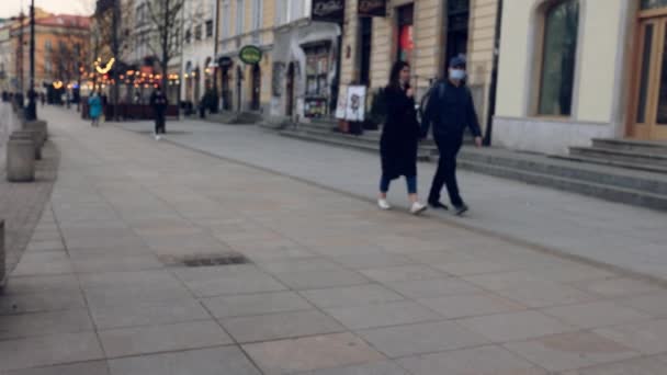 Varsovia Polonia 2021 Gente Caminando Por Las Calles Del Casco — Vídeo de stock