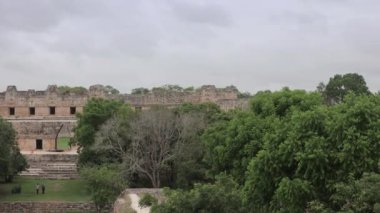 Meksika 'daki Uxmal Maya harabeleri.
