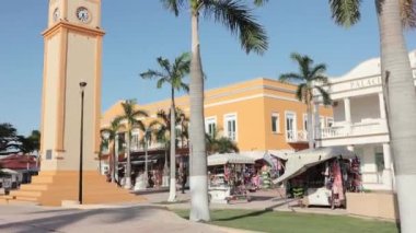 Cozumel Adası, Meksika 'daki köyün merkez meydanı..