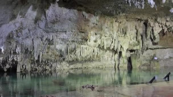 Cenote Dos Ojos Красивые Пещеры Полные Сталагмитов Мексика — стоковое видео