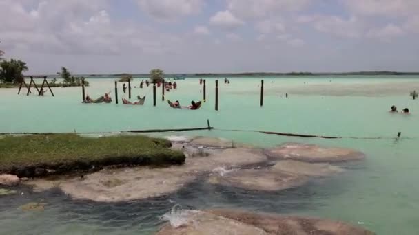 Όμορφη Λιμνοθάλασσα Χρωμάτων Στο Bacalar Μεξικό — Αρχείο Βίντεο