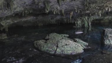 Meksika 'da bir mağarada güzel bir mezar.