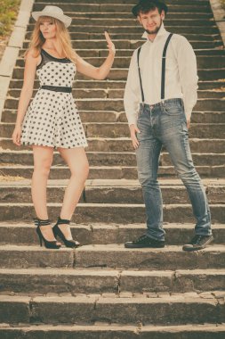 Sevgi dolu çift retro tarzı