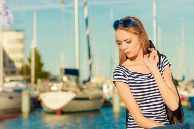 Marina Port Yatlar karşı kadın