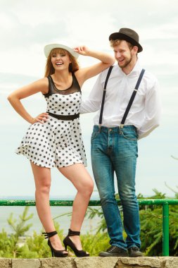 Retro tarzı çift flört açık sevgi dolu