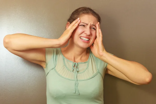 Retrato de mulher nervosa estressada — Fotografia de Stock