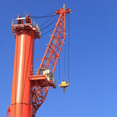 Vinçler, bağlantı noktası alan ve mavi gökyüzü