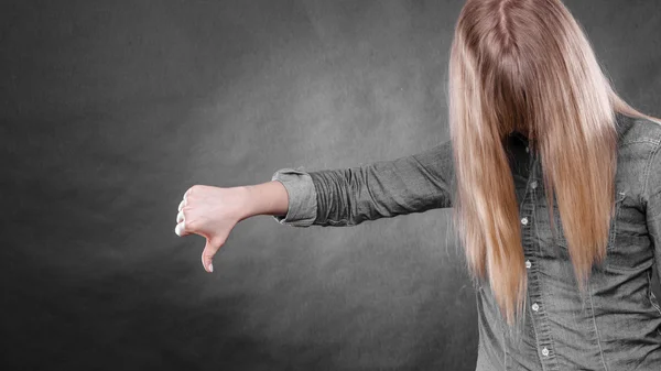 Depressed girl making thumb up gesture — Stock Photo, Image