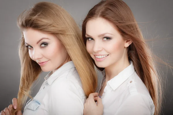 Charming positive female siblings. — Stock Photo, Image