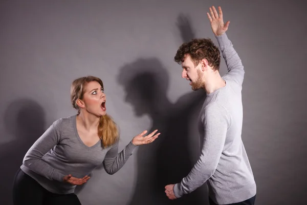 People in fight. Young couple arguing. — Stock Photo, Image