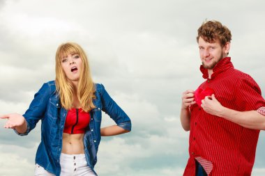 Kırmızı kalp açık aşık Çift