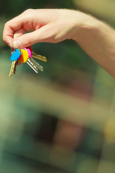 Handing keys in the house background — Stock Photo, Image