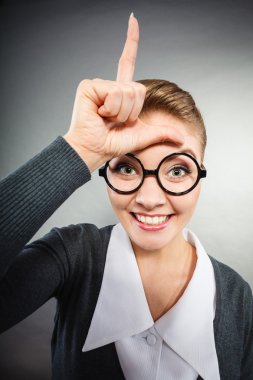 El hareketi hanım demek.