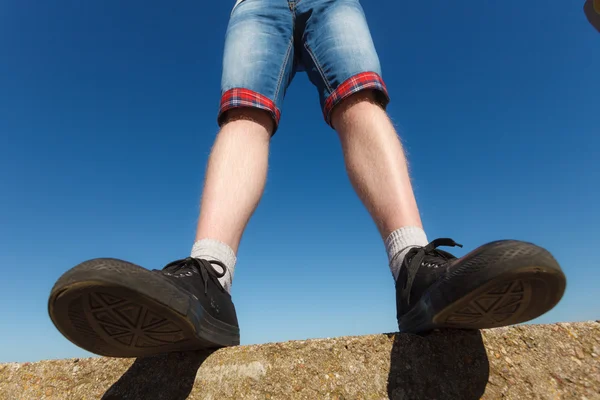 Male feet wearing sneakers outdoor — Stock Photo, Image