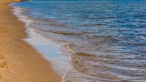 Blå havet stranden och sandy beach — Stockfoto