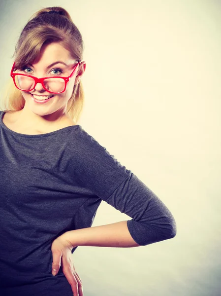 Gelukkig vreugdevolle emotionele meisje portret. — Stockfoto