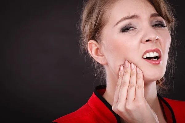 Emoção negativa. Mulher com dor de dente . — Fotografia de Stock