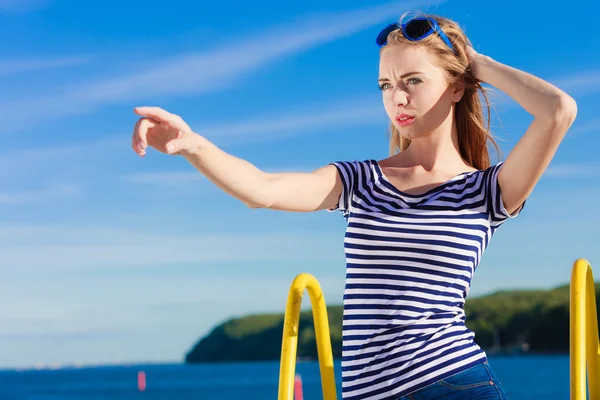 Woman casual style pointing on sky background — Stock Photo, Image