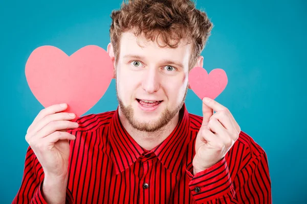 Junge mit Papierherzen — Stockfoto