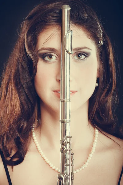 Mulher elegante com flauta — Fotografia de Stock