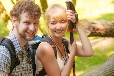 Hiking çift backpackers